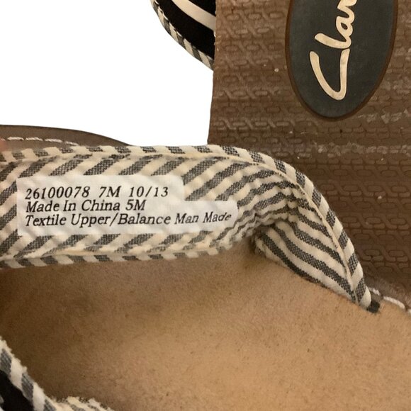 Clarks Breeze Sea Flip Flop Sandals Women Sz 7 Nautical Striped Textile Upper - Picture 4 of 4